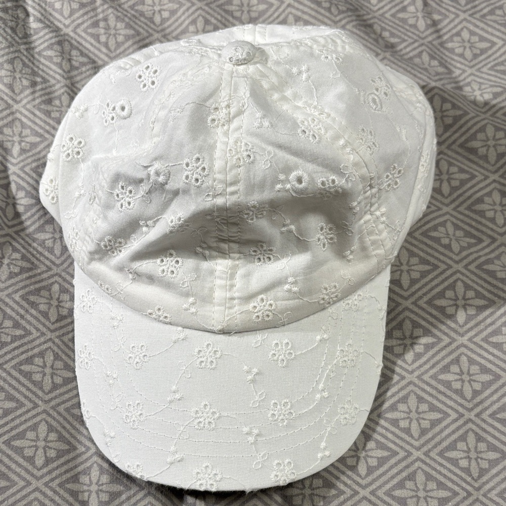 Carters white eyelet ball cap 2t-4t never worn. Velcro adjustable back